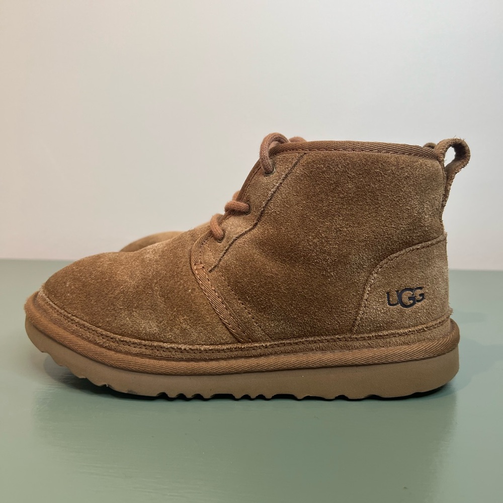 UGG Kids Neumel Sheepskin Chukka Boots Brown Size 4 Tie Up Plush Lining